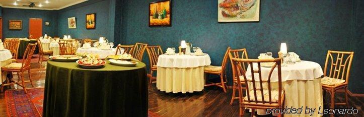 Urban Lodge Hotel Rooms And Suits Tbilisi Restaurant foto